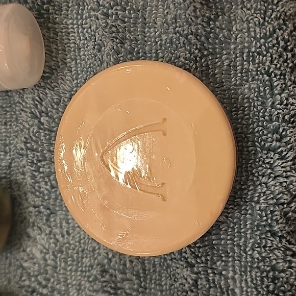 Aulani Bath & Body Products. Shampoo, Conditioner, Soap, Lotion. - Picture 6 of 11